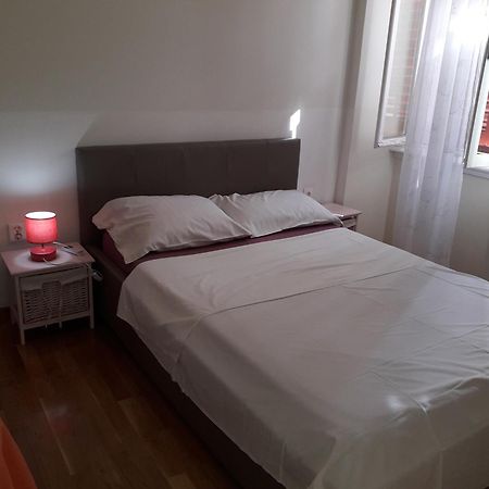 Apartamento Studio On Main Pedestrian Street Pula Exterior foto